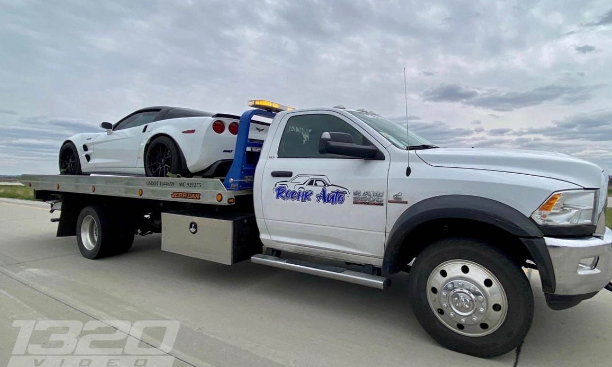 photo of Roehr Auto flatbed truck
